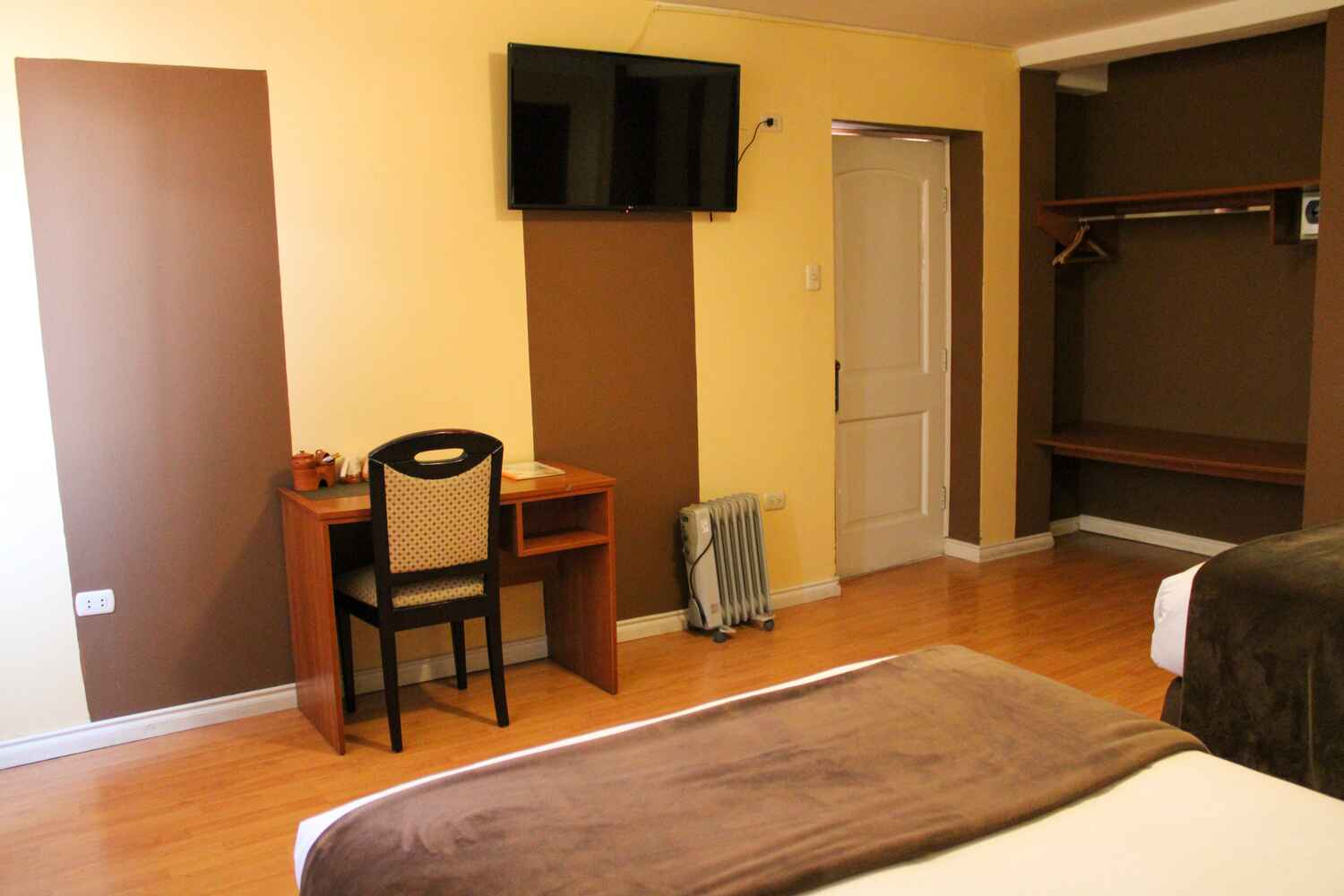 hotel-intiqa-puno-peru-habitacion-doble-vista-tv