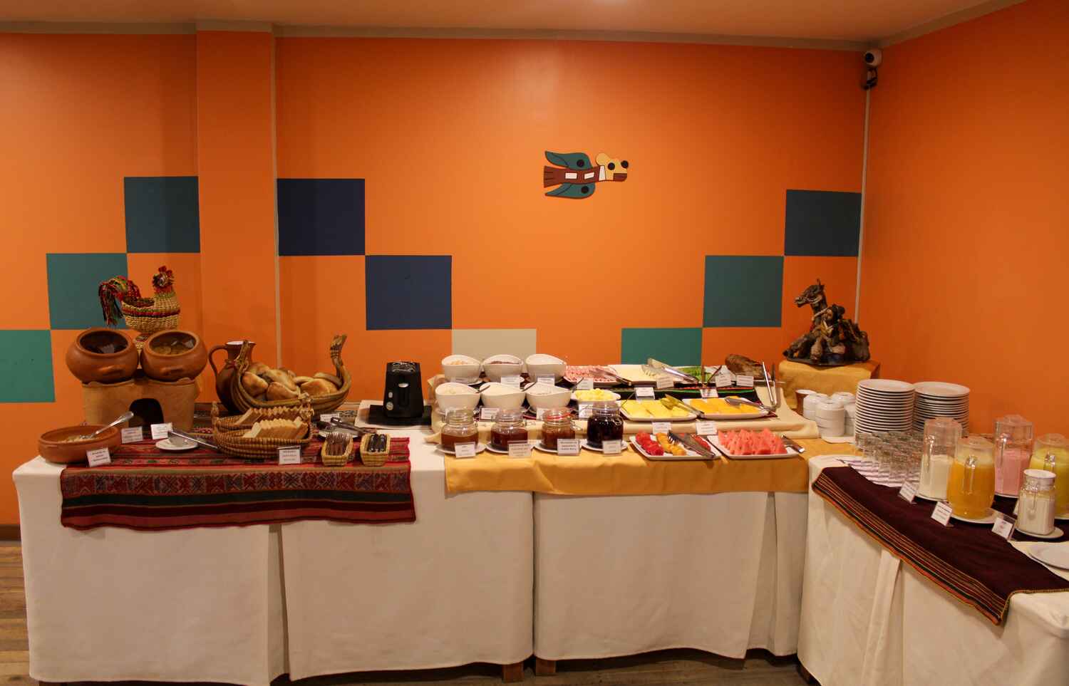 hotel-intiqa-puno-peru-habitacion-triple-desayuno bufet