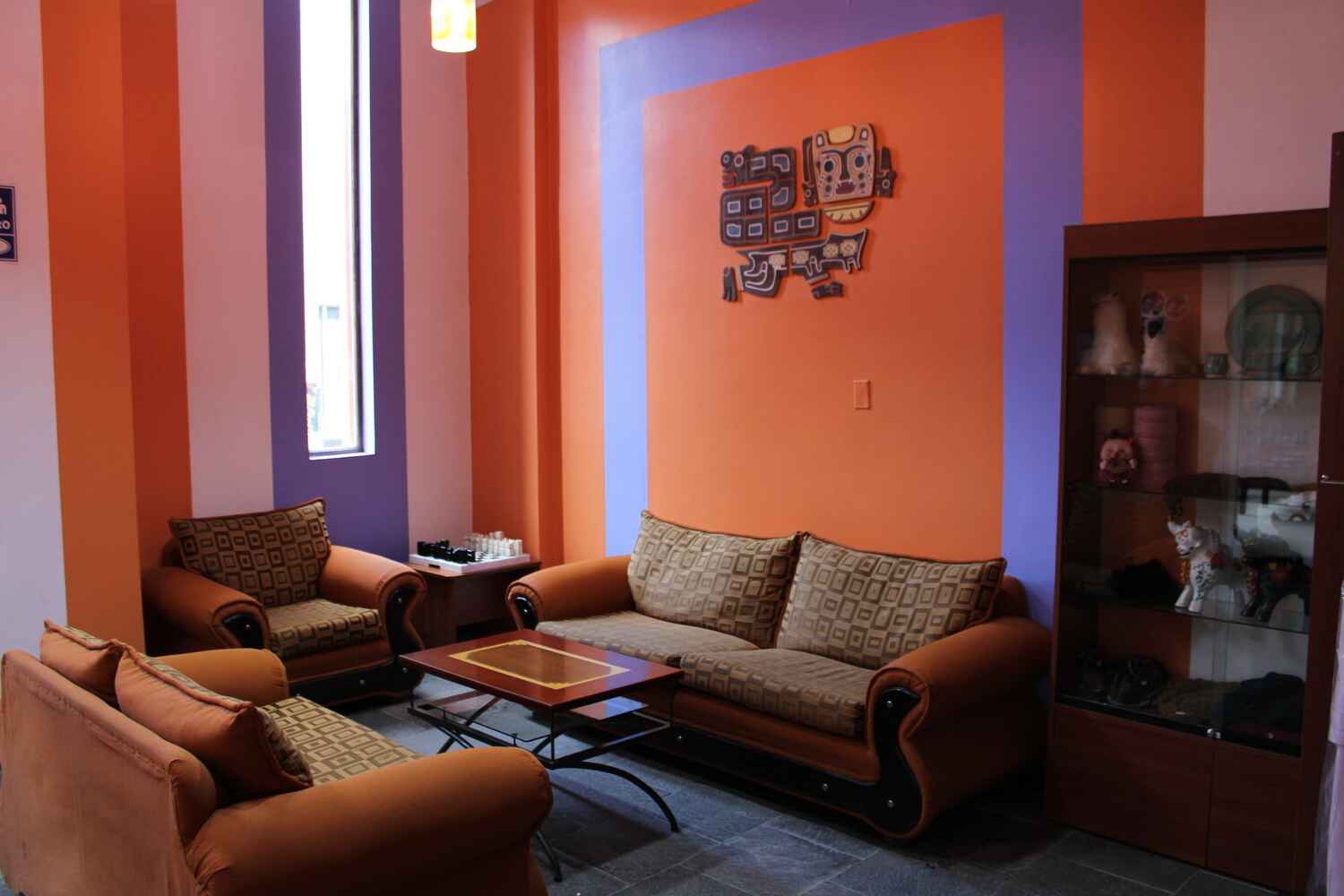 hotel-intiqa-puno-peru-muebles-entrada-2